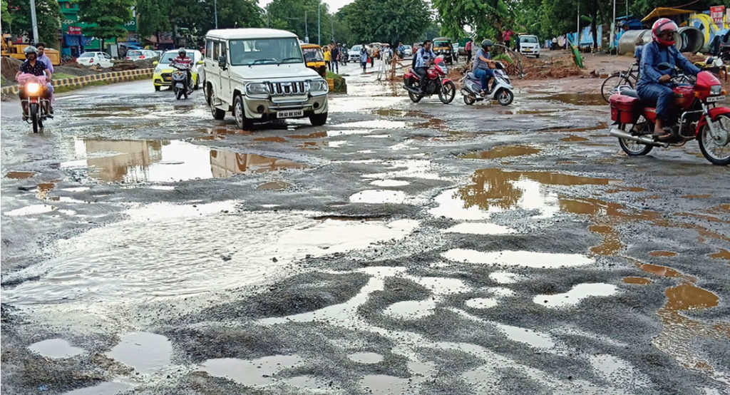 Kwabenya trotro and taxi drives lament over bad roads - Ghana MPS