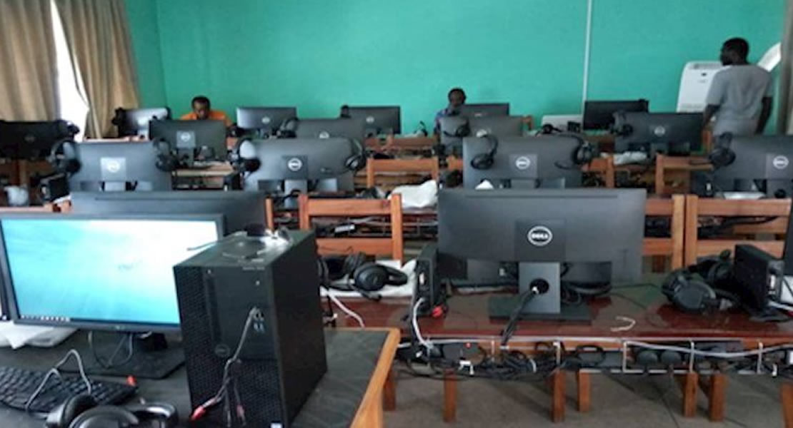 Parliament receives 18 computers