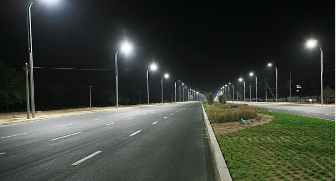 Mike Oquaye presents streetlights to residents of Ayima Gorn